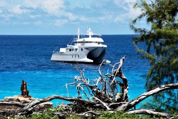 Silhouette Cruises - MY Basilisk