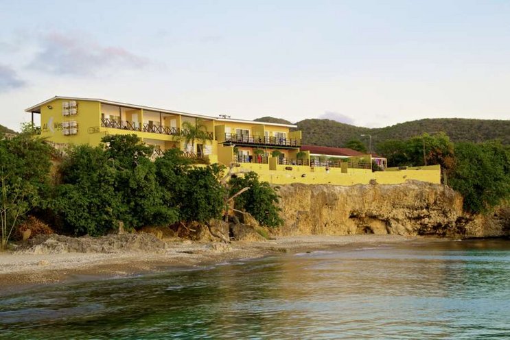 All West Apartments & Diving